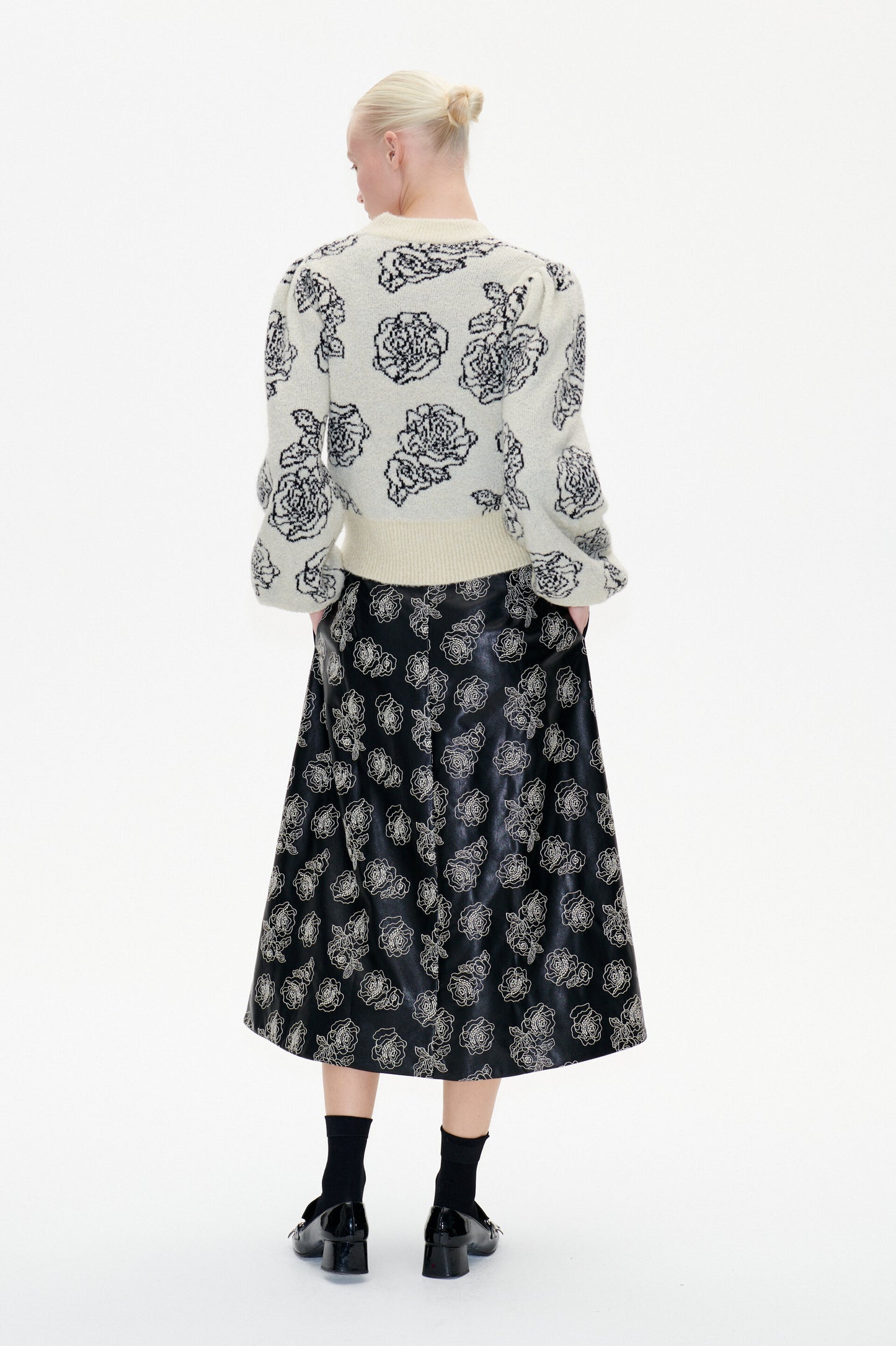 Cherika Sweater - Creme Embroidery Flower by Baum und Pferdgarten