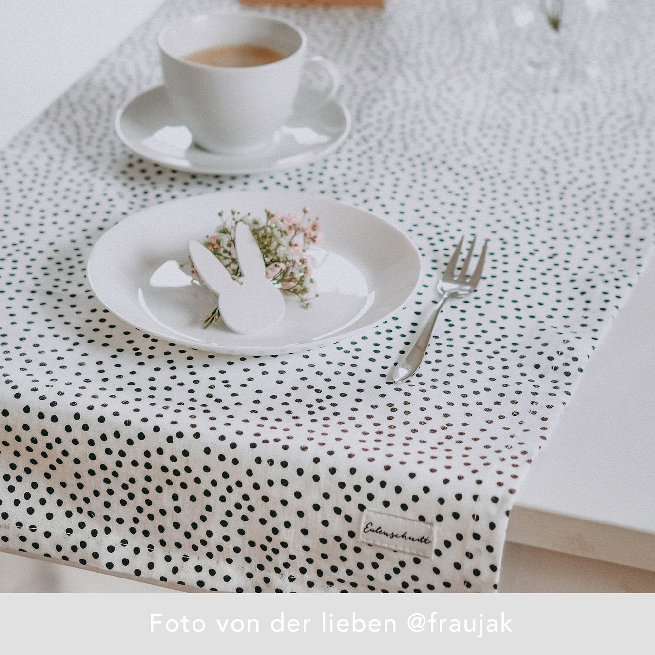 Linen Table Runner Dots by Eulenschnitt