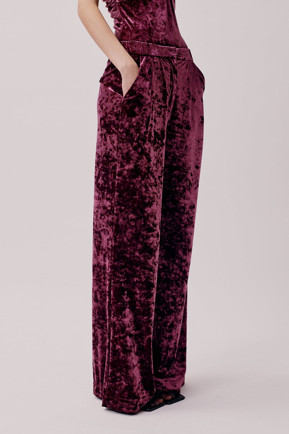 Rosalie Pants - Star Ruby Velvet by Hofmann Copenhagen