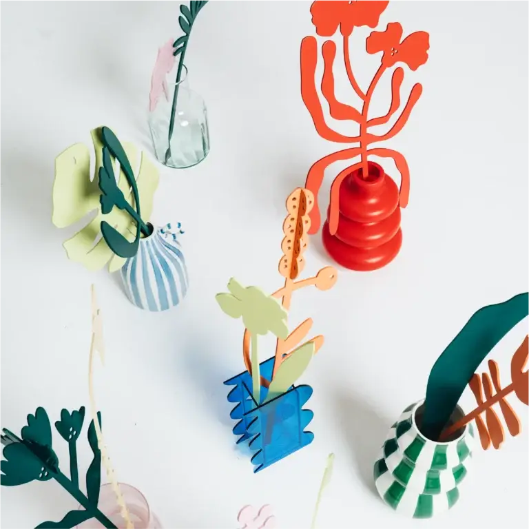 Green wooden palm by Milin