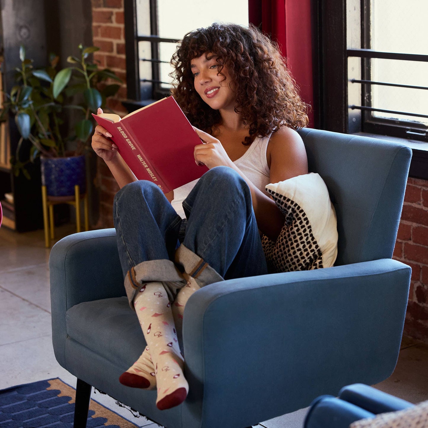 Socks that Give Books (Beige Books and Wine): Medium